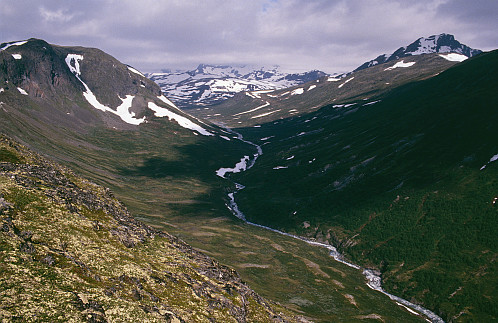Fantastisk utsikt oppover Memurudalen der Surtningssua ragar aller høgast