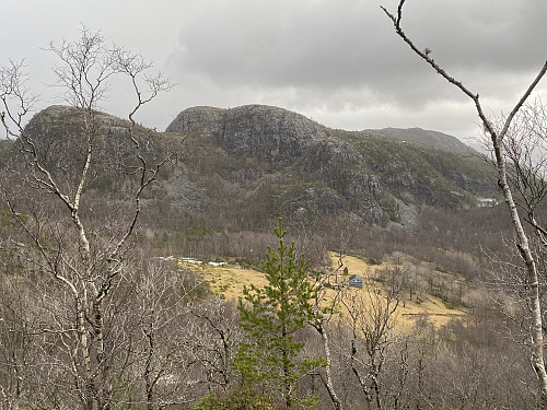 I bratta opp mot Skorpefjellet med utsikt tilbake mot Driftland og Kyrkjeleidfjellet