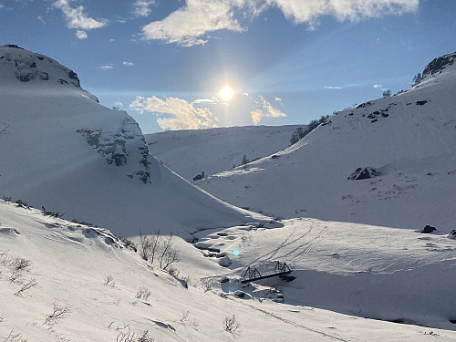 Brua like nedenfor Fljådalsvatnet