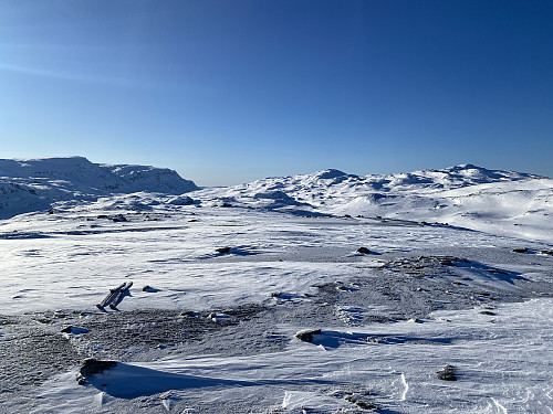 På 1168-toppen med utsikt mot Kyrkjenuten og Borddalsnuten