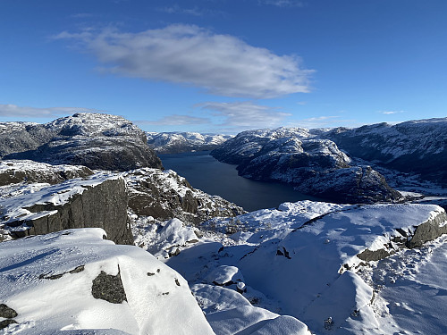 Flott utsikt innover Lysefjorden frå Hatten