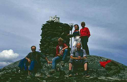 Heile gjengen samla på Bergsetnakken