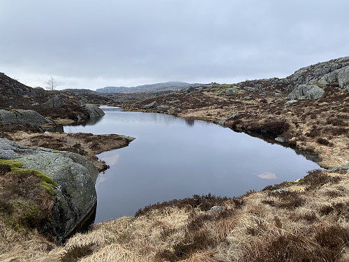 Her på snaut 500moh kommer toppen til syne, dessverre forsynt med en kondenserende skoddedott