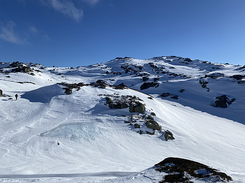 Med kurs mot Midnuten bak til høyre