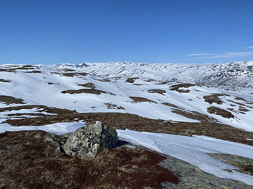 Flott utsikt nordvestover mot kjempene Store- og Vesle Nup og Sandfloeggi