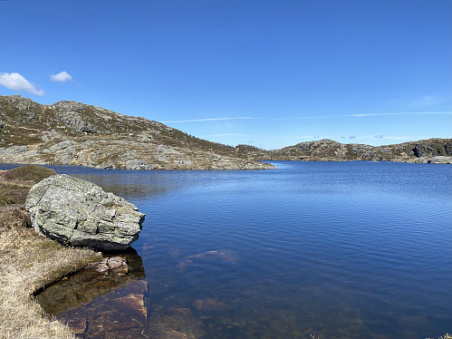 Ved Krokavatnet, høgstliggande vatnet i Strand med god margin