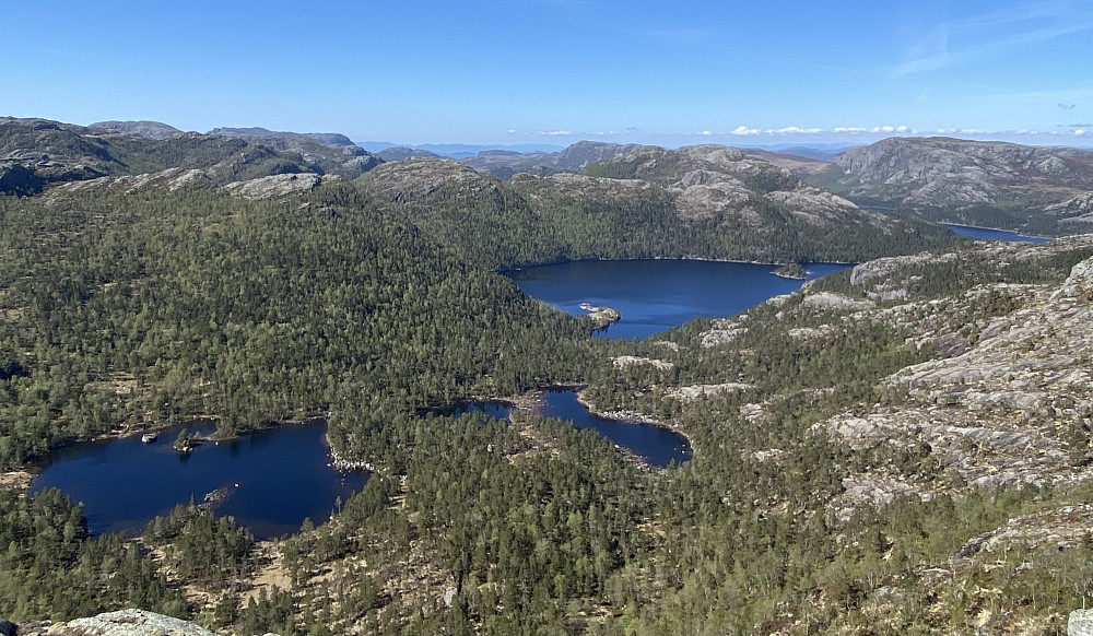 Panorama over Godlitjødnane og Svartavatnet, ja heilt til Longavatnet
