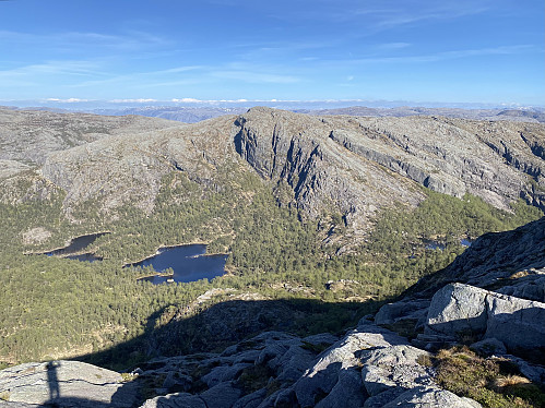 Mot Godliskardet som no er kjent lende. Me ser godt svapartiet eg gjekk opp og draget lenger nord der eg kom ned