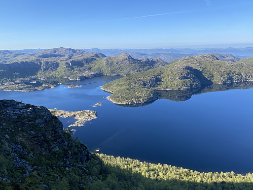 Utsikt mot Rovaneset og bl.a. Moslivarden og Tårnfjellet til venstre