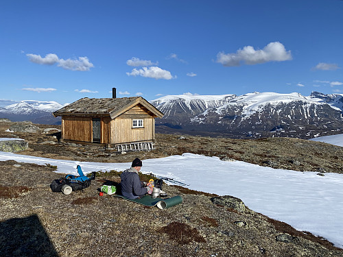 Pause mens det ennå er fin kveldssol ved Geitåbua