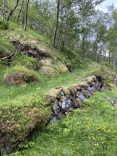 Stadvis solid vegfundament, mura opp med steinbukk, spett og handemakt