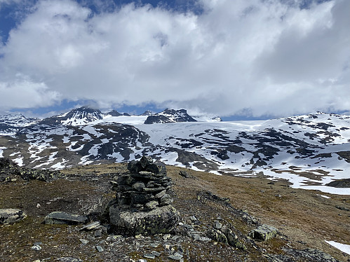 Mot Smørstabbreen og -tindane