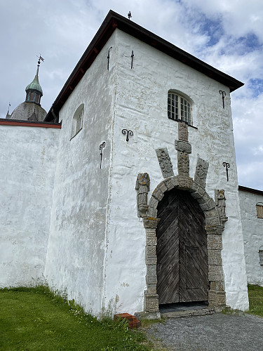 Stengt borgport for oss!