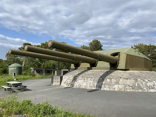 Trillingtårnet på Austrått fort er C-tårnet (det bakre av tre tårn) på slagkrysseren «Gneisenau» og det eneste som fortsatt eksisterer