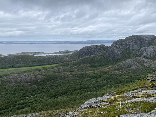På Ramnfjellet med utsikt mot Abelvær og Vikna
