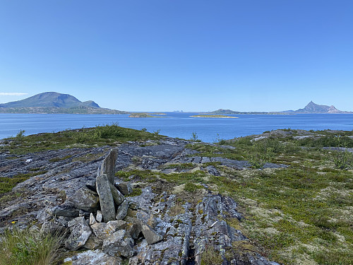 Kjempeutsikt mot Lurøyfjellet, Træna og Hestmannen