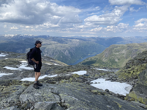 Mot Røldalsvatnet, Fonna og bl.a. Kyrkjenuten og Tindane