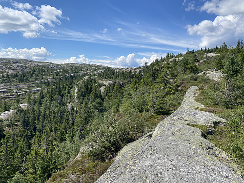 Fra samme sted i retning Kronfjell. Vår rute fortsetter oppover fjellryggen