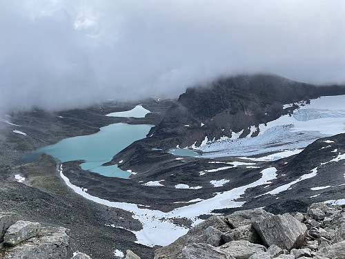 Oppe på hovedryggen med flott utsikt mot Svånådalen og Bruri