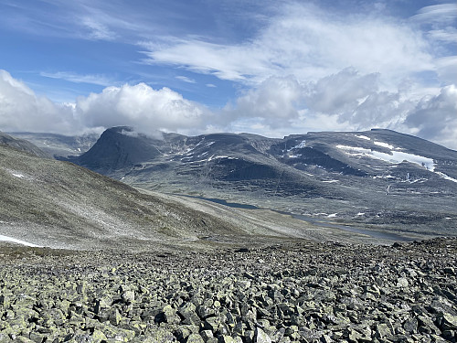 Utsikt mot Svånå- og Langvasstindmassivet