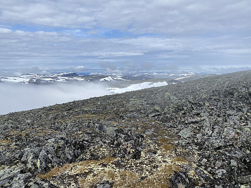 Lovende utsikt nordvestover like før toppen