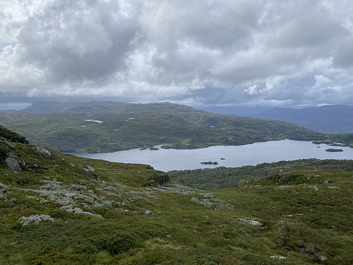 Fra oppunder toppen med fin utsikt mot Mosvatnet