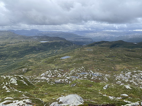 Mot Blåsjøvegen i Breiastølsdalen. Vi ser Napen i skyene og brekket mot både Ulladalen og Jøsenfjorden