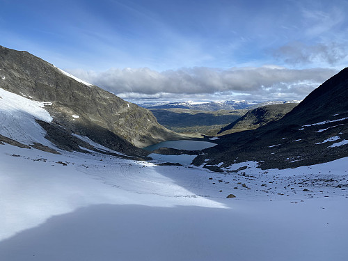 Godt med snø på Skagastølsbreen i år. Her er vi akkurat kommet oss opp på Bandet