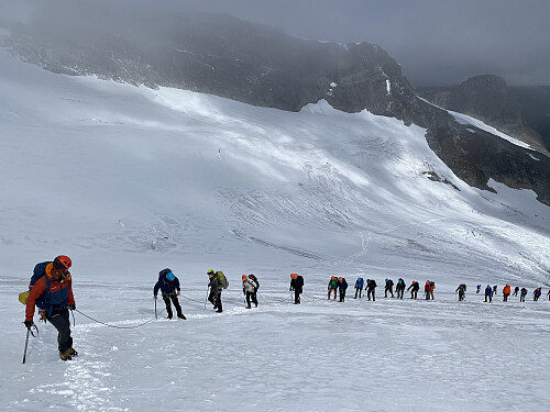 I taulag oppover Bjørnebreen III