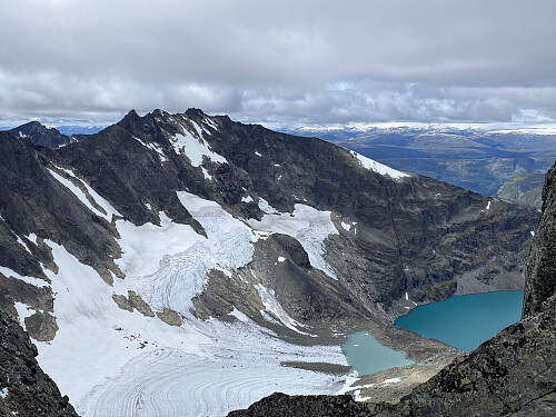 Mot Skagastølsbreen og Dyrhaugsryggen