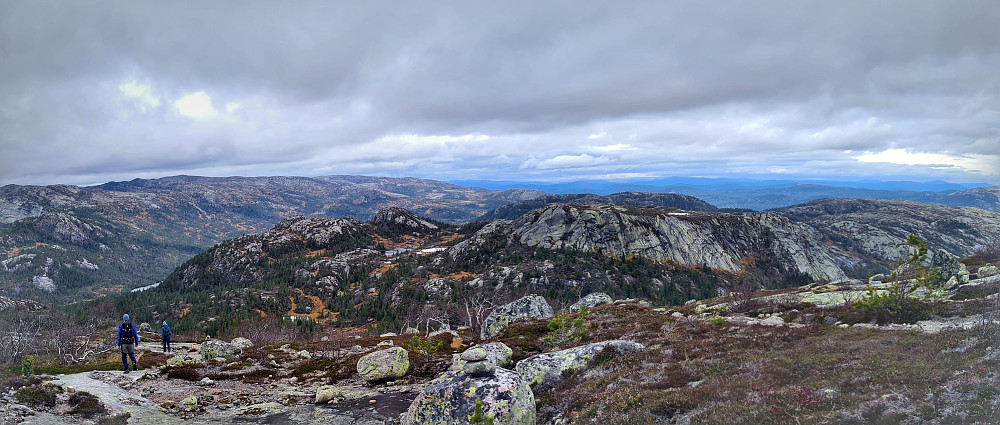 På vei ned fra Hægefjell - Utsikt mot Brennstøylnuten