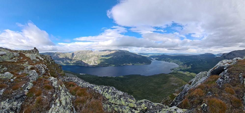 Panorama mot Vangsmjøse, Skutshorn og Vennisfjellet