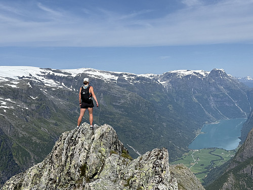 Alice and the view over to Oldevatnet