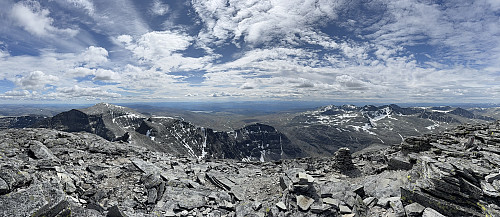 Views towards the rest of Rondane's 2000ers.