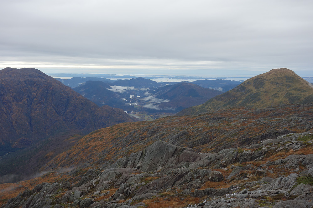 Søtefjellet, Hausdalen, Hausdalshorgi og havet