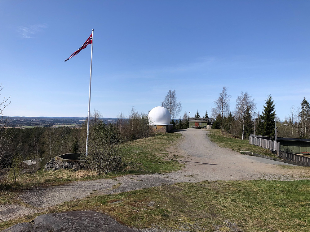Radardomen og utsiktsplatting på Trøgstad Varde