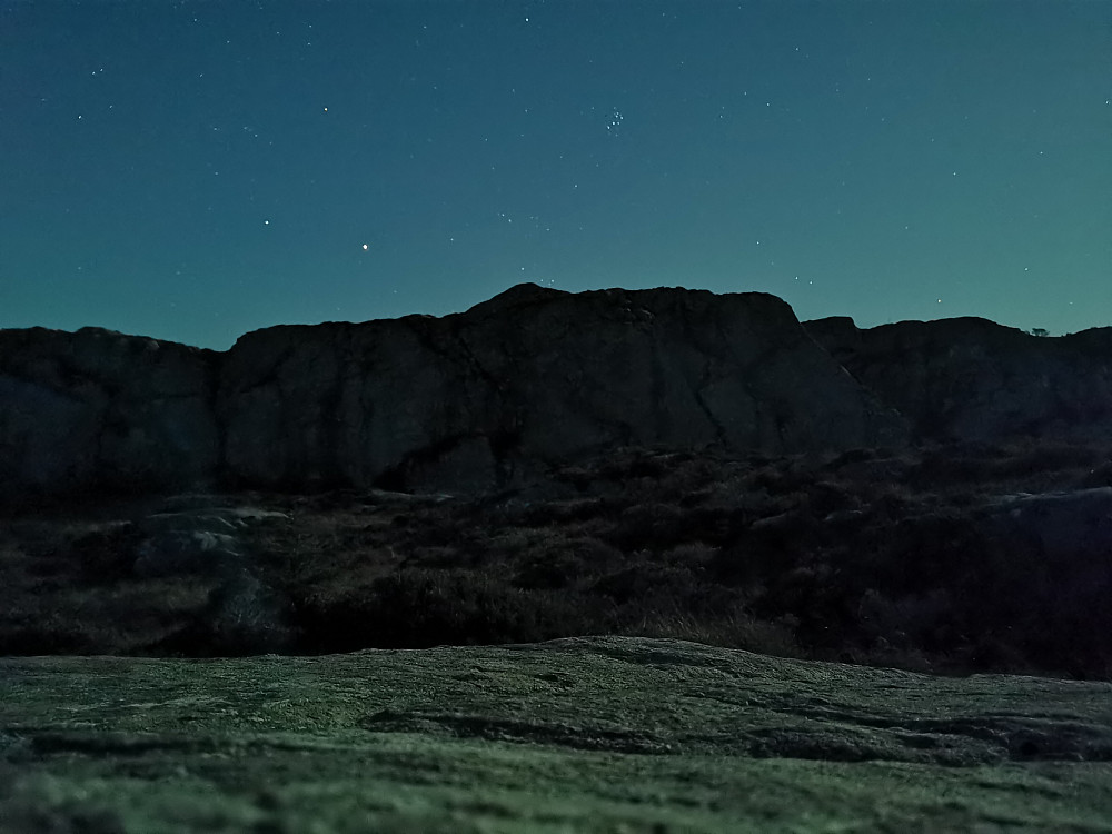 Mars skinner over Husberget