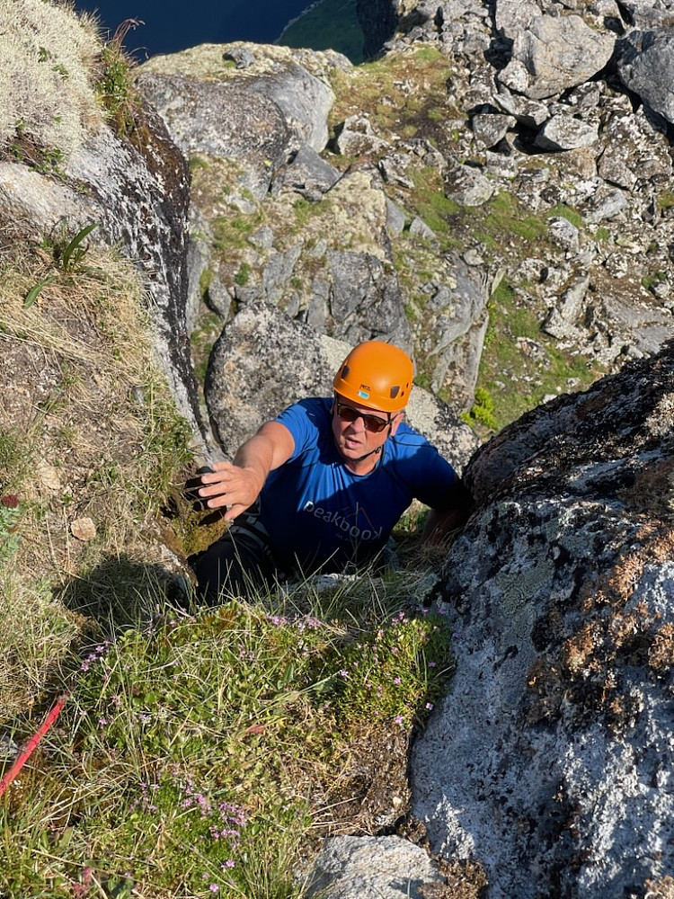 De siste meterne opp til toppkronen(Foto Sturla) 