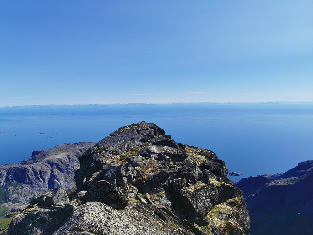 Mot fjernere kyster på sørøst siden av Vestfjorden 