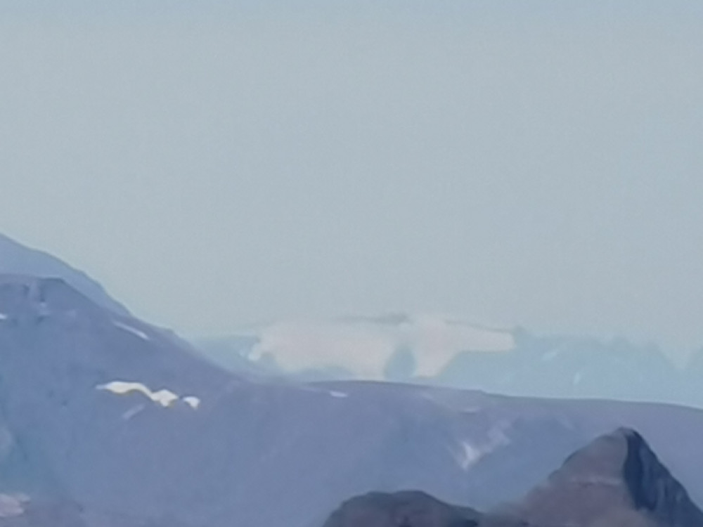 Hva skuer øyet langt der i nordøst; Jiehkkevarri??! 