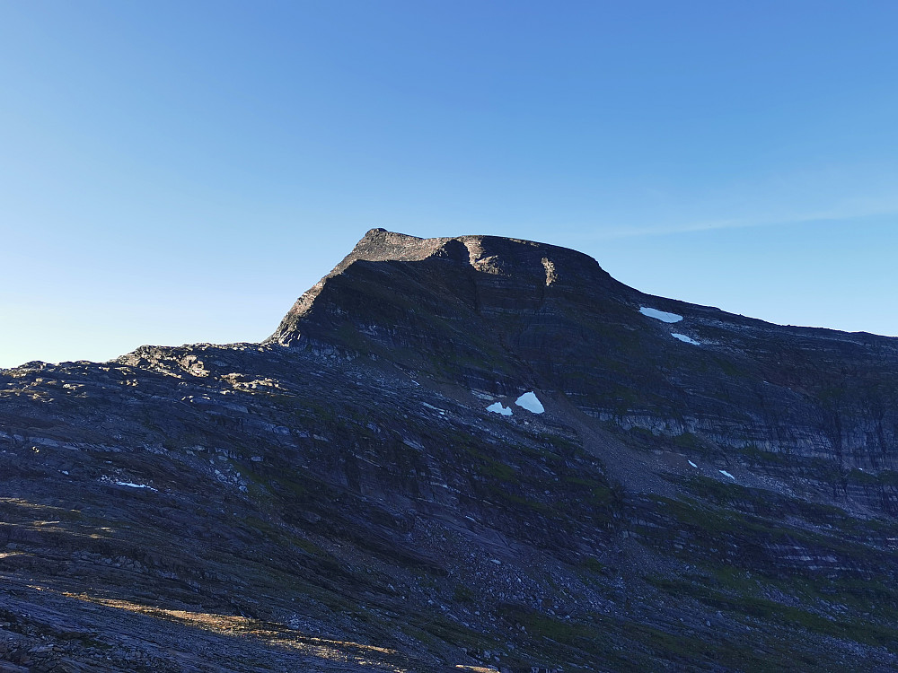 Takk for besøket! Siste solstråler over Skittendalstinden 