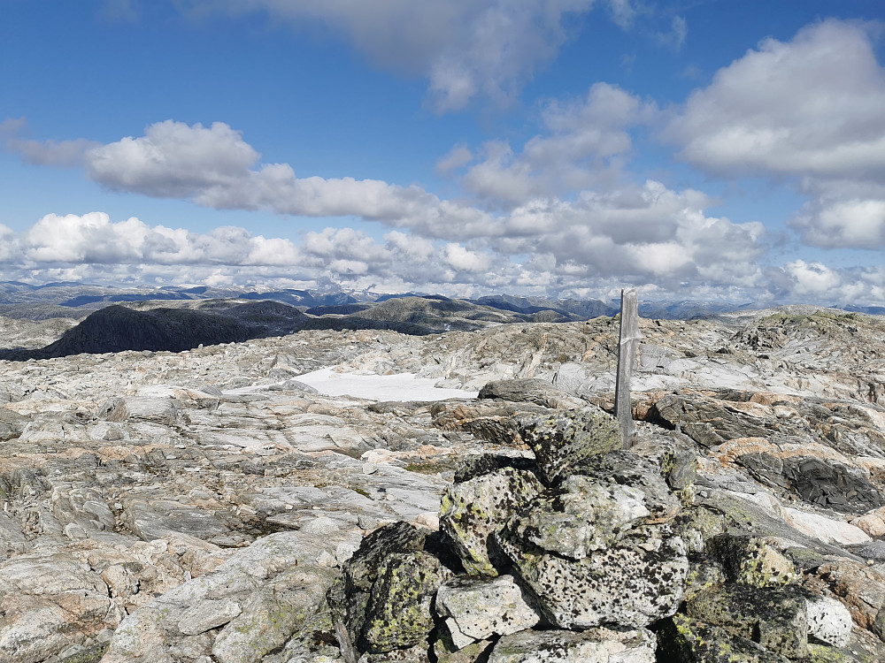 Østre Langedalsfjellet 1456. Utsikt mot breer lengre nord(Sunnfjordbjørnen, Grovabreen?) 