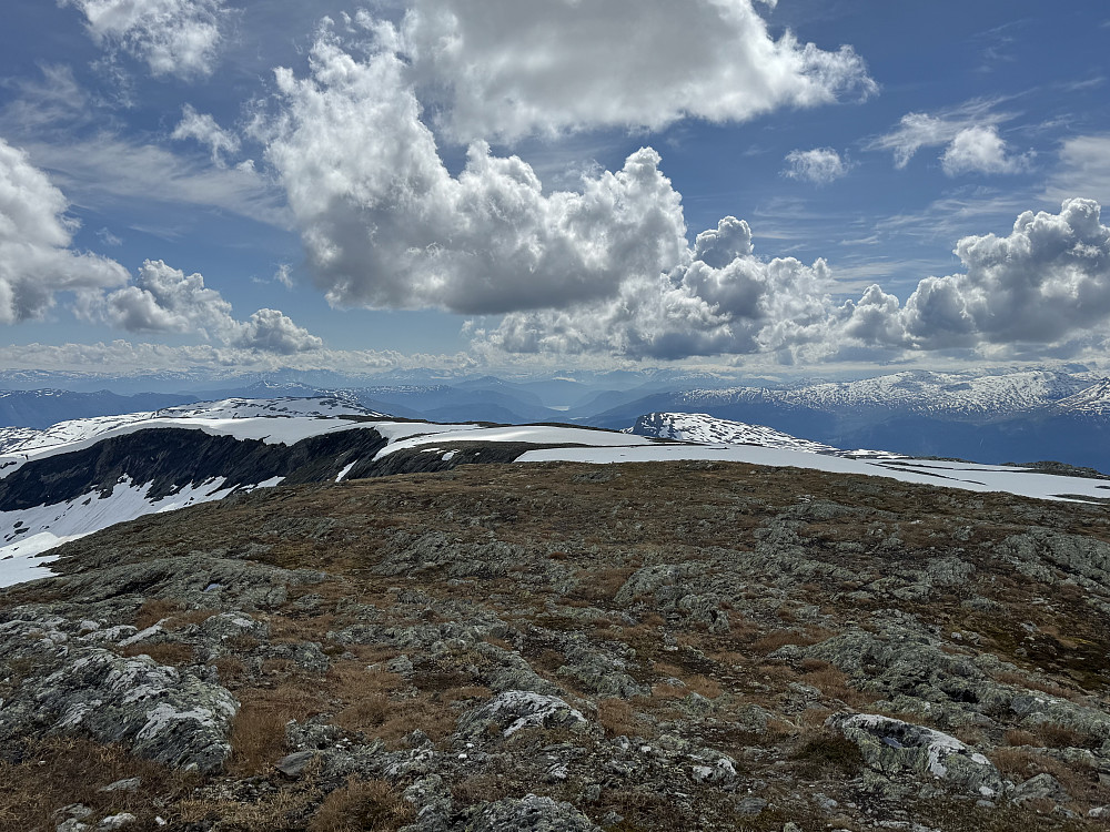 Et lite glimt av Sognefjorden i sørvestlig retning