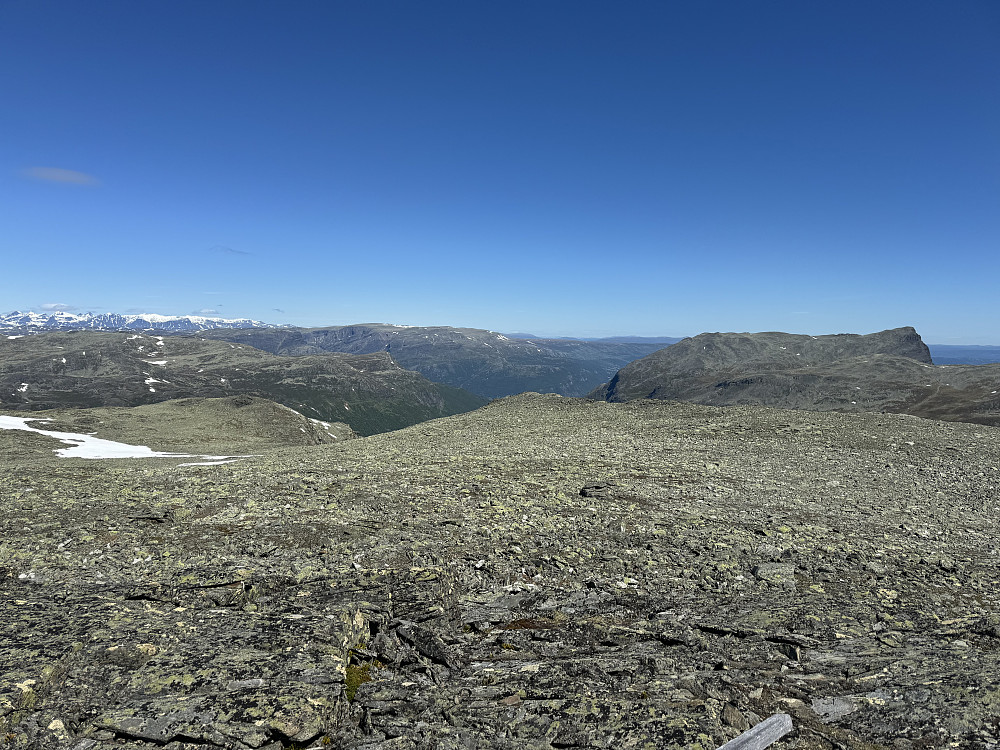 Utsikt fra Øyre mot nordøst. Grindafjell til høyre