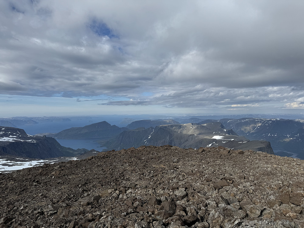 Nordøstutsikt. Hammerfest og Melkøya ca midt i bildet