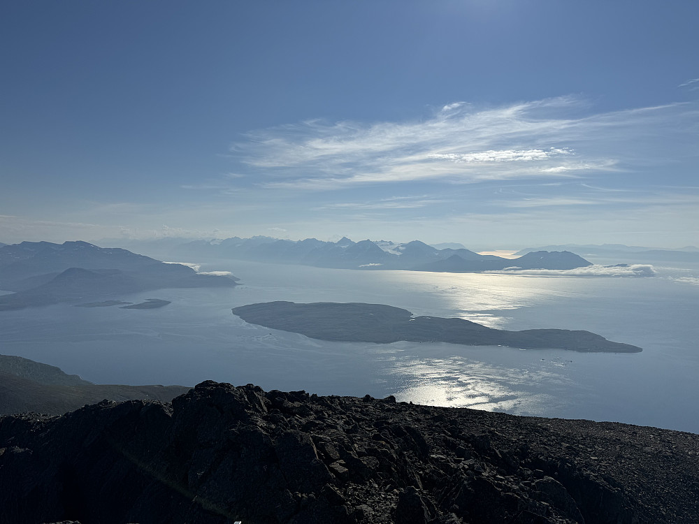 Sørvestutsikt, med nordspissen av Lyngen
