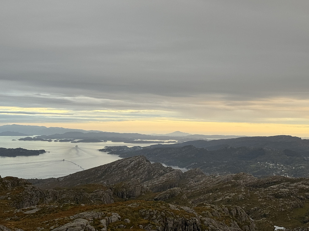 Finvær på vei fra sør? 5 kommunetopper kan ses i bildet, fra den sjette:)