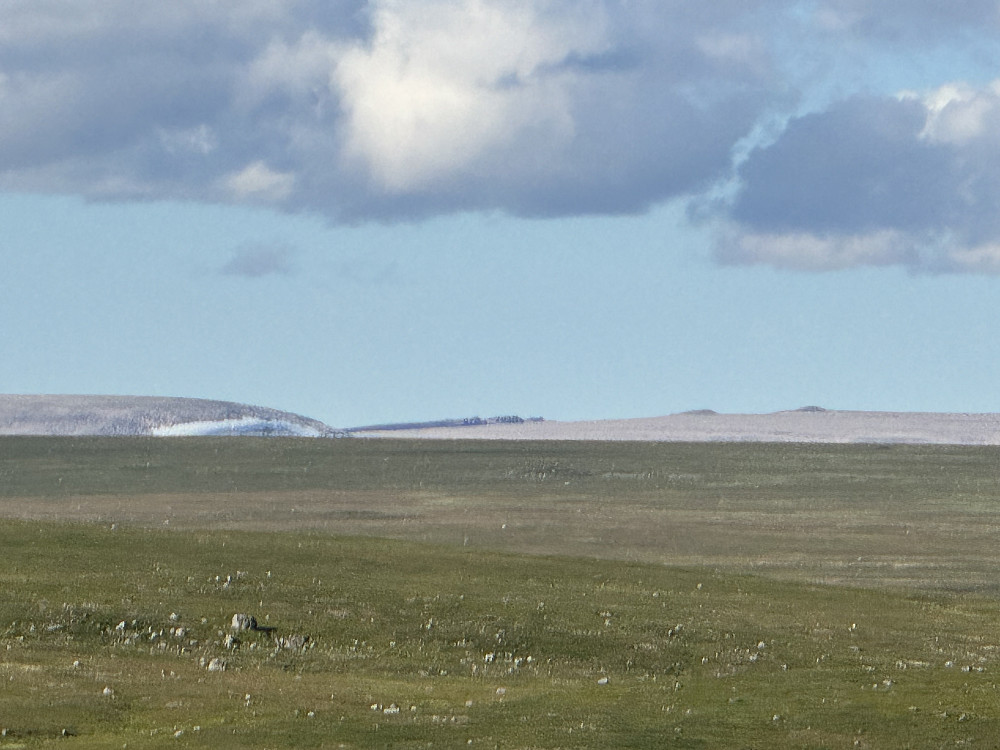 Zoom fra ca Gjelhaugane mot formiddagens bestigning; nå er peilingen ganske korrekt.
