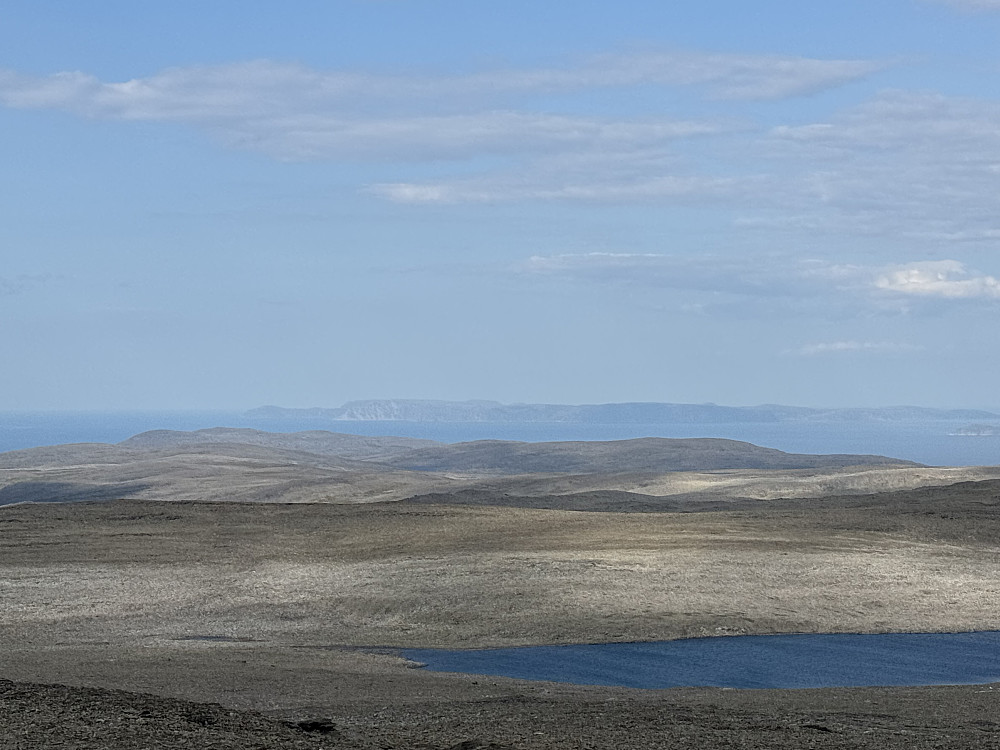 Nordøstutsikt; ikke langt til Nordkapp..