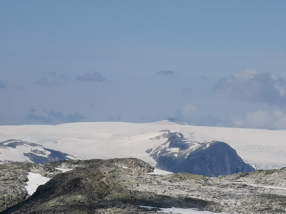 Halvzoom mot Snønipa fra Vikaeggene på returen. 